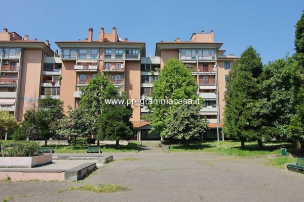 appartamento in vendita a Segrate in zona Redecesio