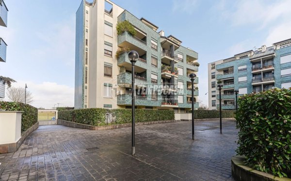 appartamento in vendita a Segrate in zona Redecesio