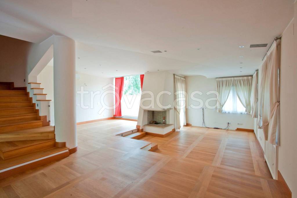 casa indipendente in vendita a Segrate