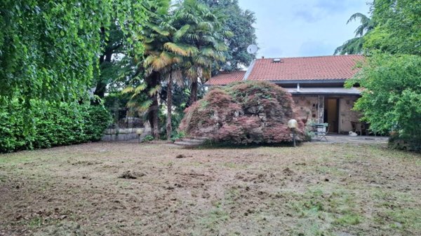 casa indipendente in vendita a Segrate