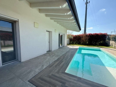 casa indipendente in vendita a Segrate