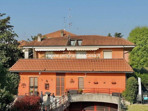 casa indipendente in vendita a Segrate in zona Redecesio
