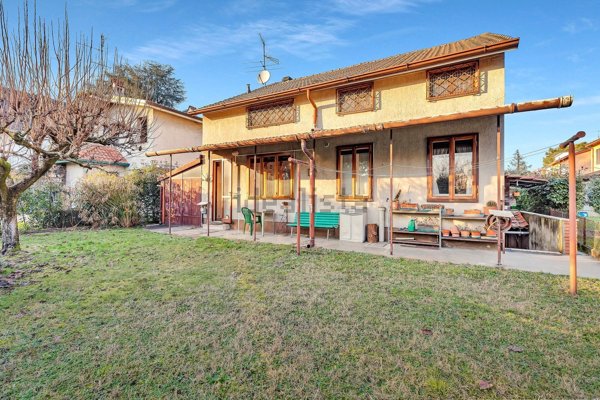 casa indipendente in vendita a Segrate