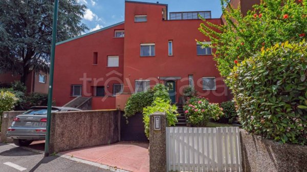 casa indipendente in vendita a Segrate