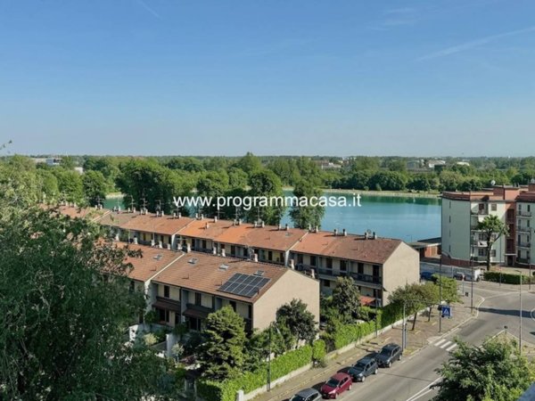 appartamento in vendita a Segrate in zona Redecesio