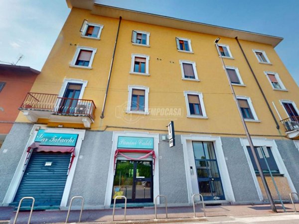 negozio in vendita a Segrate in zona Novegro