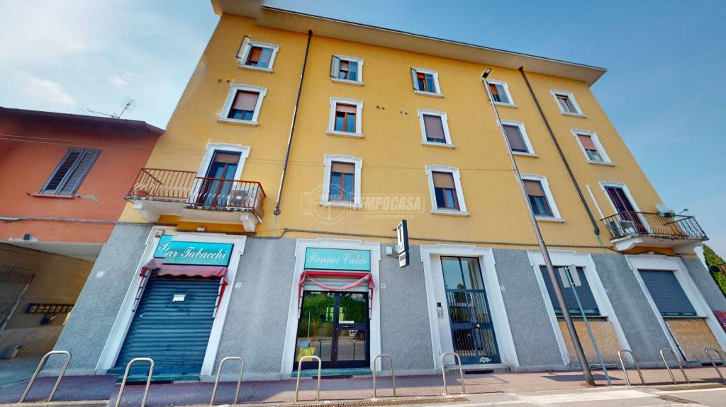 negozio in vendita a Segrate in zona Novegro