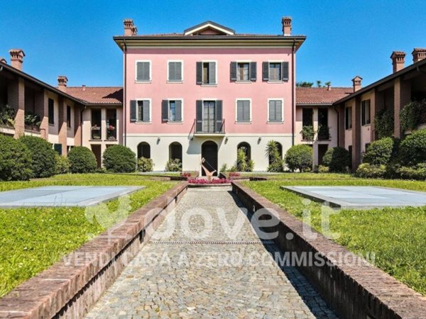appartamento in vendita a Segrate in zona Redecesio