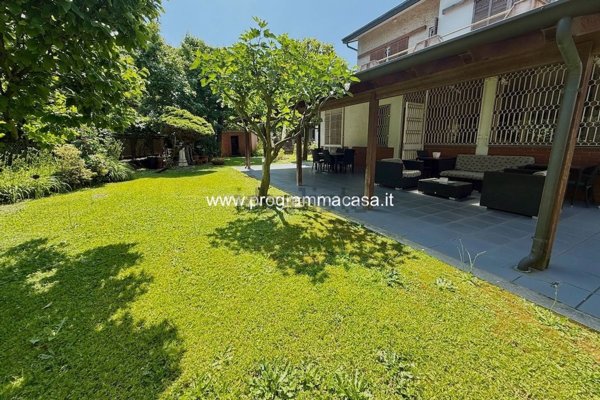 casa indipendente in vendita a Segrate