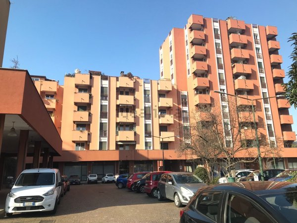 appartamento in vendita a Segrate in zona Redecesio