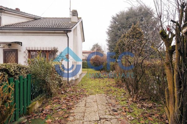casa indipendente in vendita a Segrate
