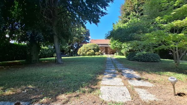 casa indipendente in vendita a Segrate