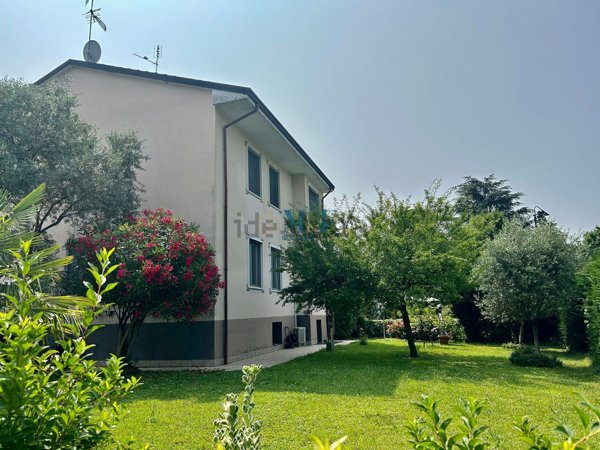 casa indipendente in vendita a Segrate