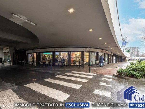 negozio in vendita a Segrate in zona Novegro
