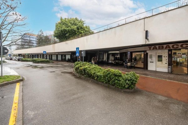 negozio in vendita a Segrate in zona Milano San Felice