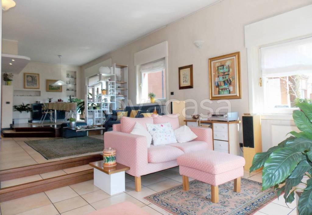 casa indipendente in vendita a Segrate in zona Milano San Felice