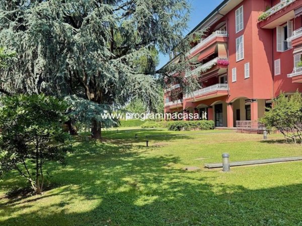 appartamento in vendita a Segrate in zona Redecesio