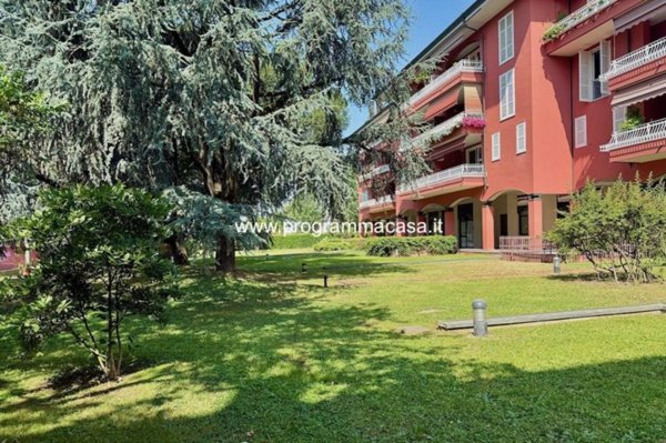 appartamento in vendita a Segrate in zona Redecesio