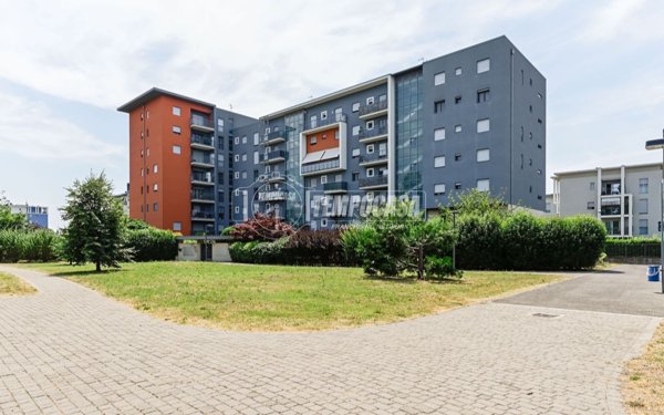 appartamento in vendita a Segrate in zona Redecesio