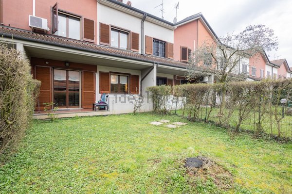 casa indipendente in vendita a Segrate