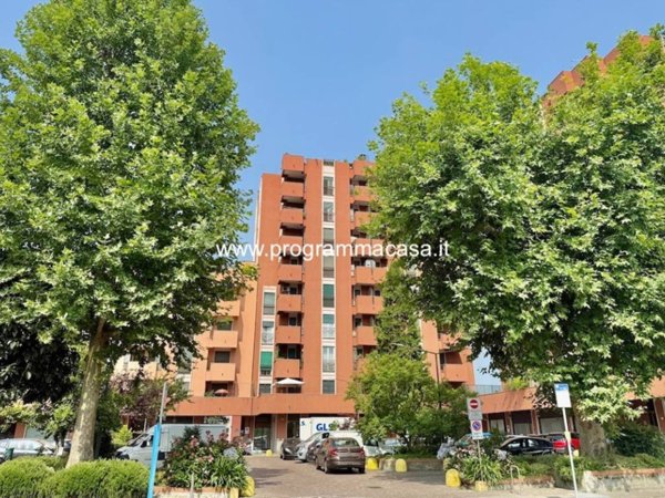 appartamento in vendita a Segrate in zona Redecesio