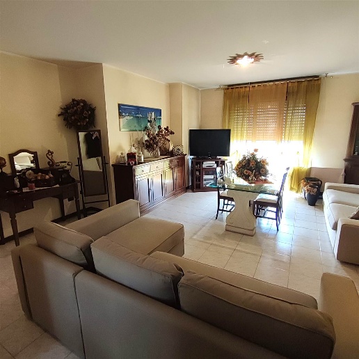 appartamento in vendita a Segrate in zona Redecesio