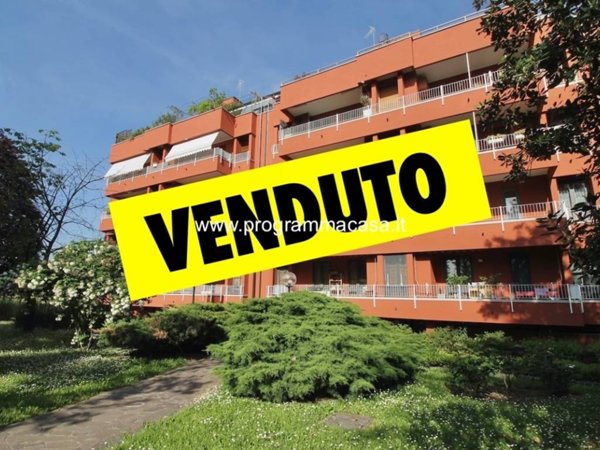 appartamento in vendita a Segrate in zona Redecesio