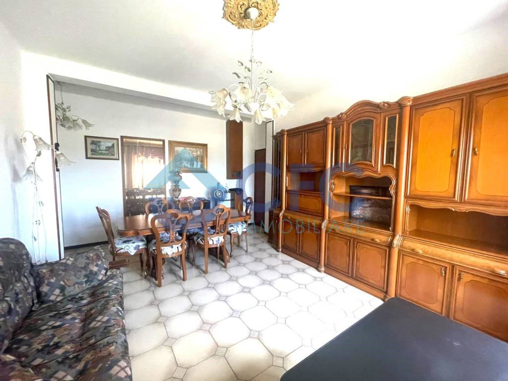 appartamento in vendita a Segrate in zona Tregarezzo