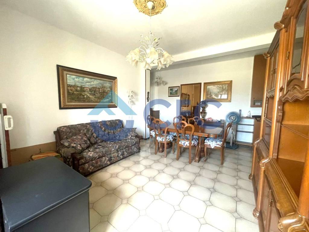appartamento in vendita a Segrate in zona Tregarezzo