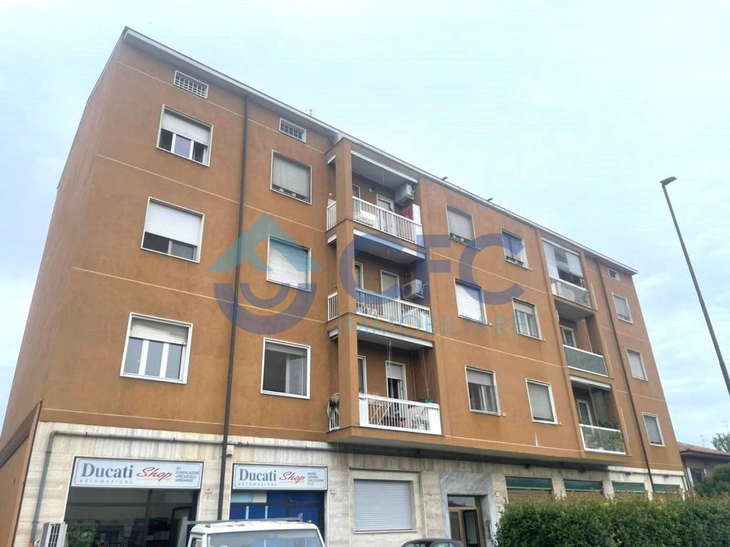 appartamento in vendita a Segrate in zona Tregarezzo