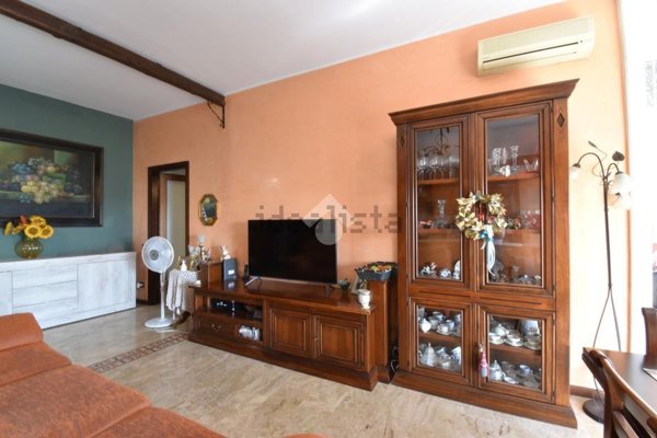 appartamento in vendita a Segrate in zona Redecesio