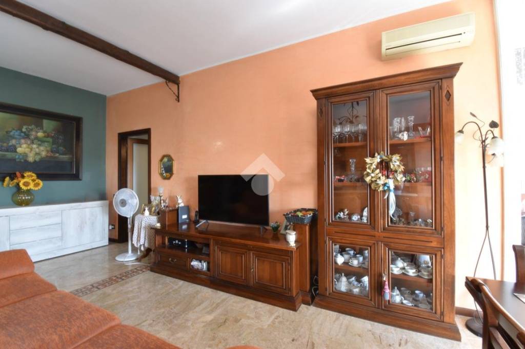 appartamento in vendita a Segrate in zona Redecesio