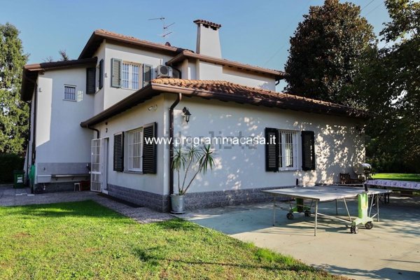 casa indipendente in vendita a Segrate