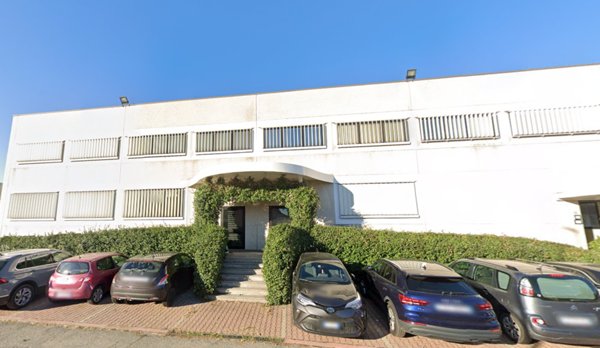 locale commerciale in vendita a Segrate