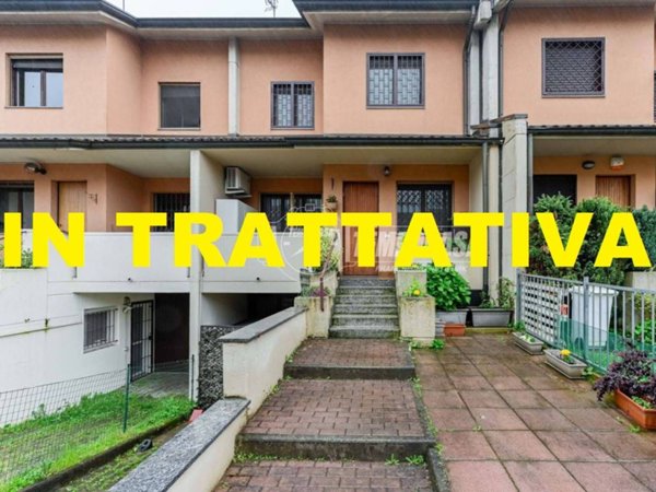 casa indipendente in vendita a Segrate in zona Redecesio