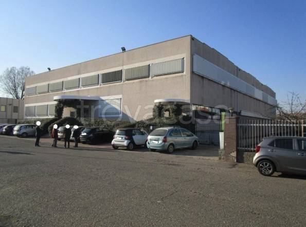 capannone in vendita a Segrate
