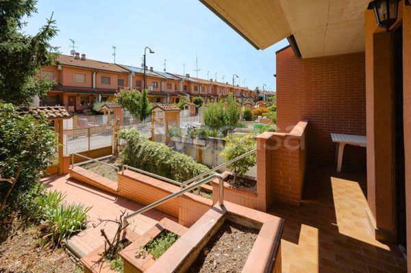 casa indipendente in vendita a Segrate in zona Redecesio