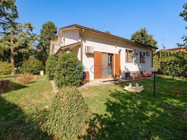 casa indipendente in vendita a Segrate