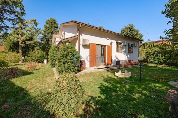 casa indipendente in vendita a Segrate