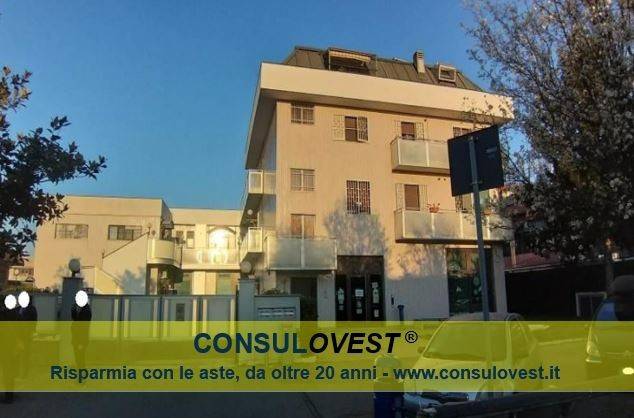 negozio in vendita a Segrate
