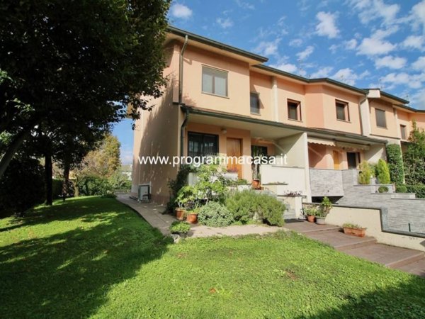 casa indipendente in vendita a Segrate in zona Redecesio