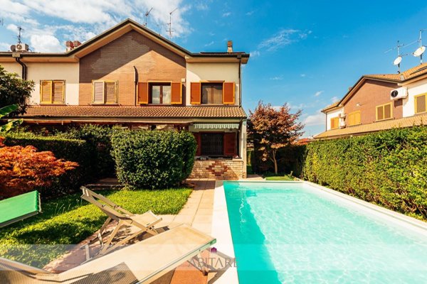 casa indipendente in vendita a Segrate