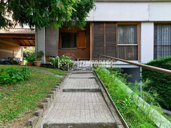 casa indipendente in vendita a Segrate