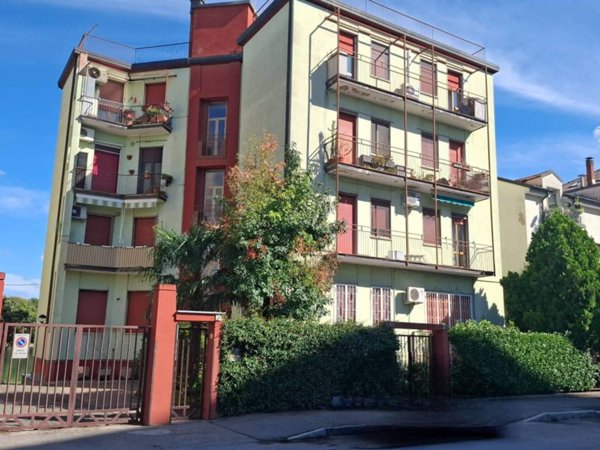 appartamento in vendita a Segrate in zona Redecesio