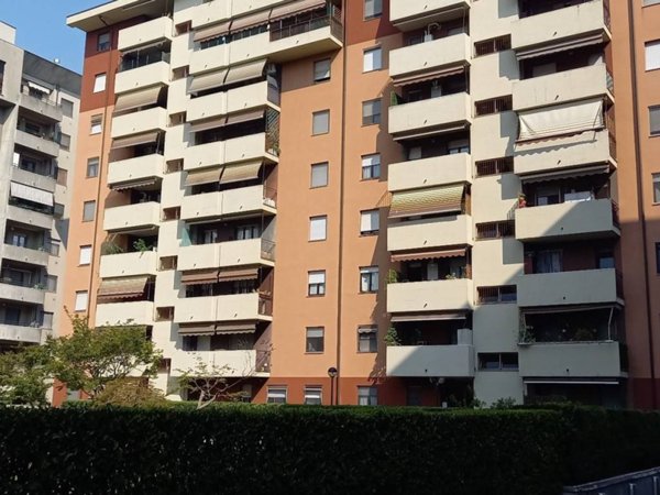 appartamento in vendita a Segrate in zona Redecesio