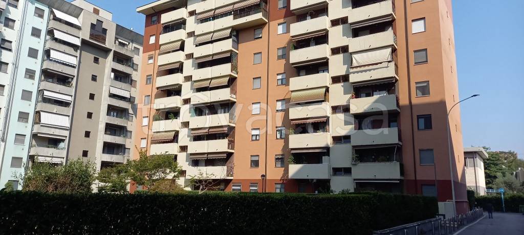 appartamento in vendita a Segrate in zona Redecesio