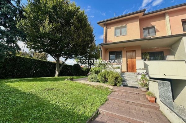 casa indipendente in vendita a Segrate