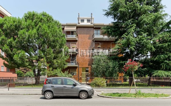 appartamento in vendita a Segrate in zona Redecesio