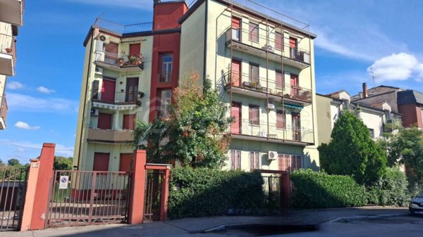 appartamento in vendita a Segrate in zona Redecesio