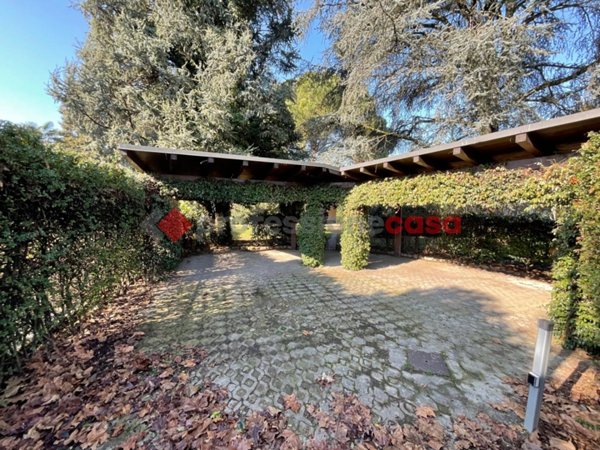 casa indipendente in vendita a Segrate